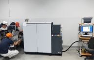 TECOTEC HAS HANDED OVER SHIMADZU PDA-7000 OPTICAL EMISSION SPECTROMETER FOR TOYODA GOSEI